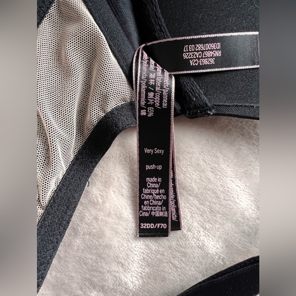 Black Victoria’s Secret push up bra - Picture 4 of 4